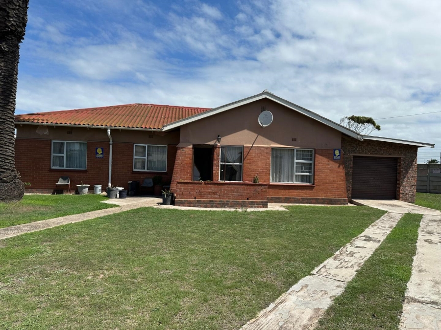 5 Bedroom Property for Sale in Swartkops Eastern Cape